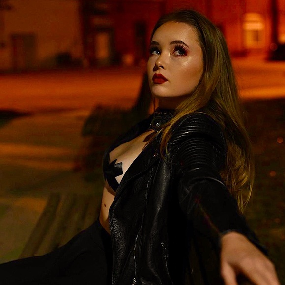 Meet your posher, Harley 🍒 - Picture 1 of 2